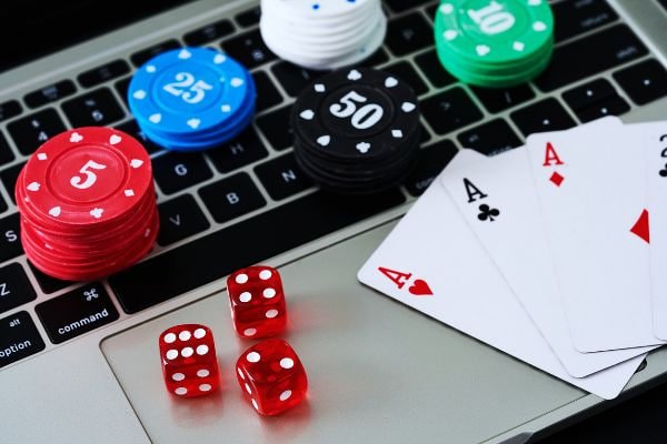 Esports và thể thao điện tử – trận đấu trực tuyến sôi động